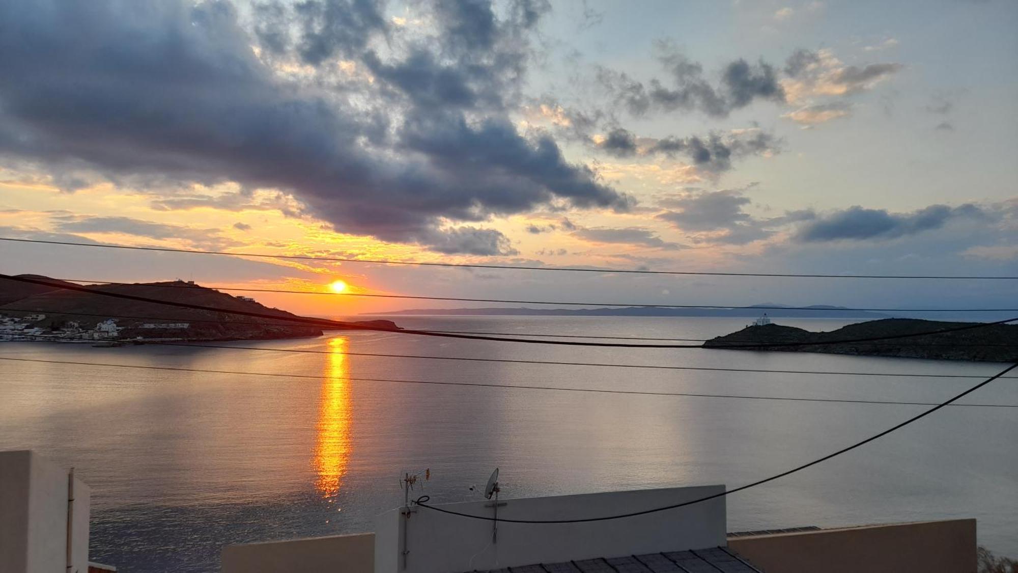 Thalassino Ageri Gialiskari  Ruang foto